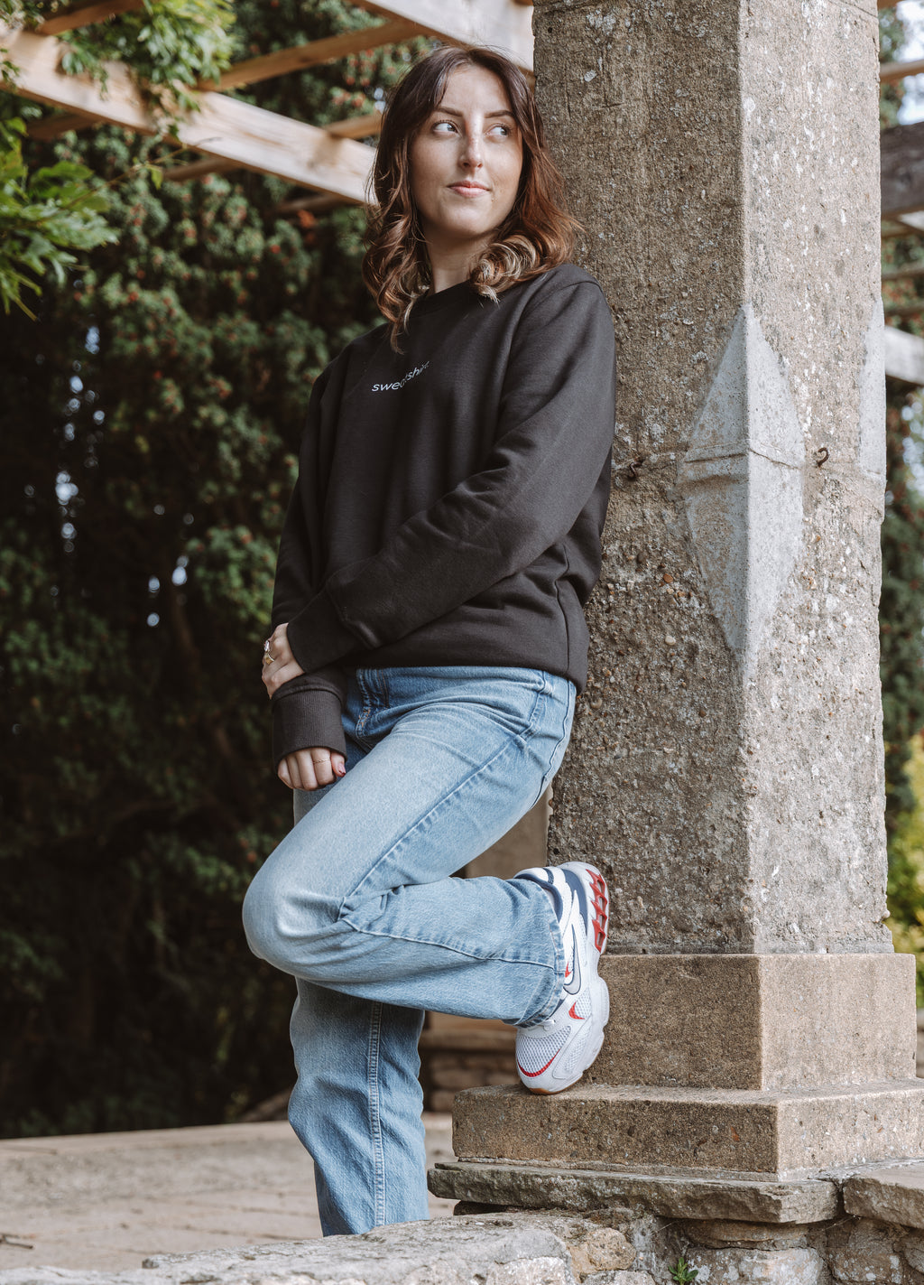 simple. sweatshirt. snug. black.