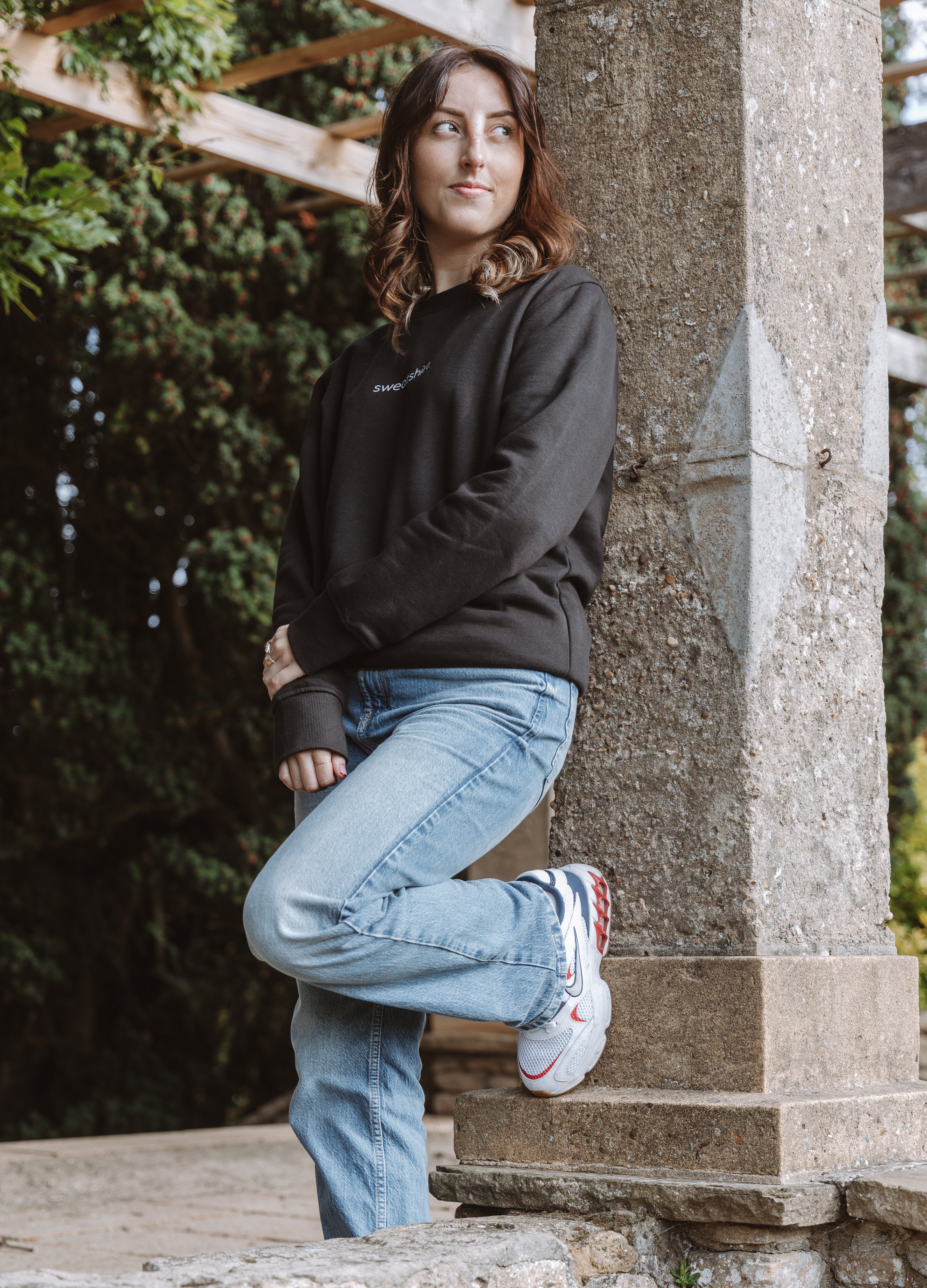 simple. sweatshirt. snug. black.
