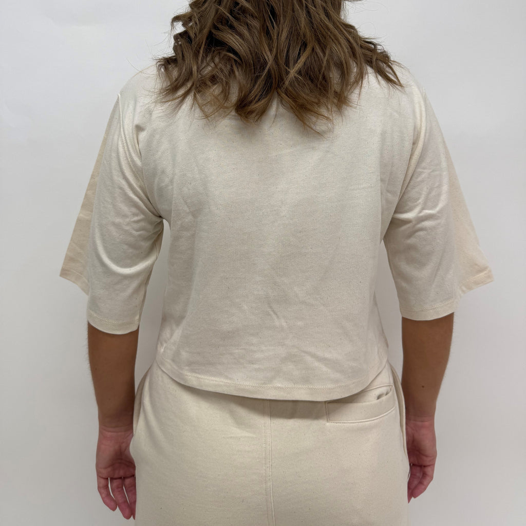 simple. cropped t-shirt. natural-raw.