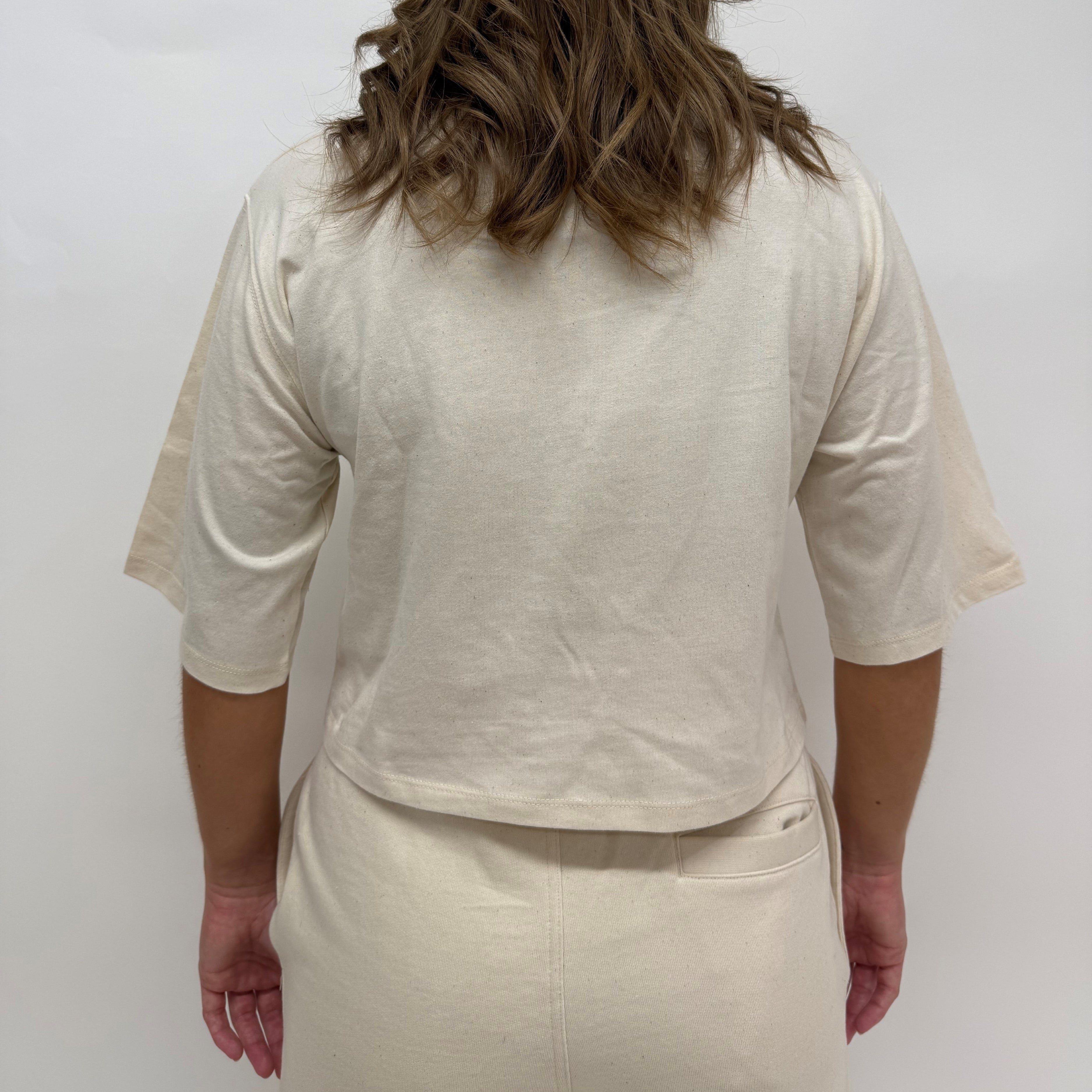 simple. cropped t-shirt. natural-raw.