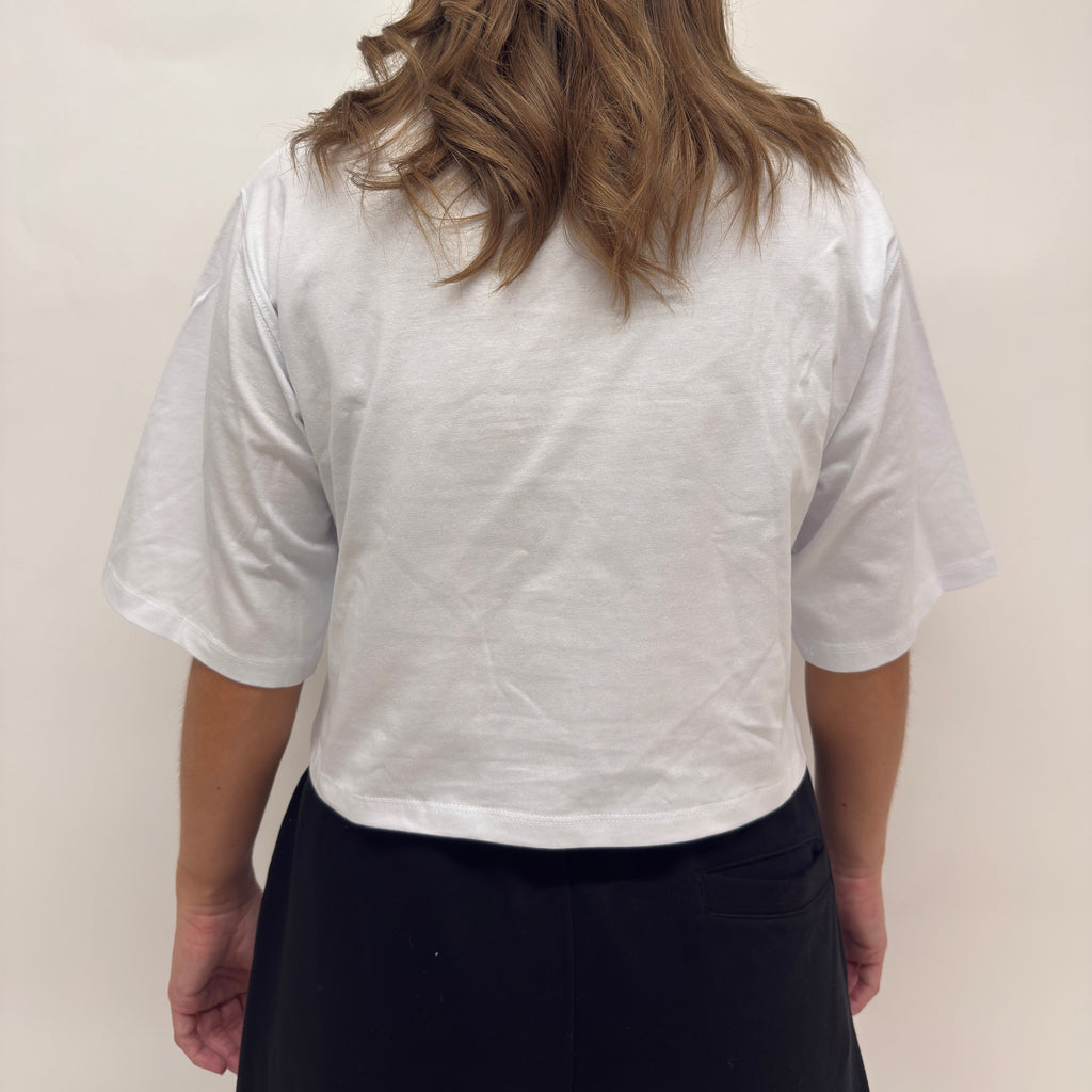 simple. cropped t-shirt. white.
