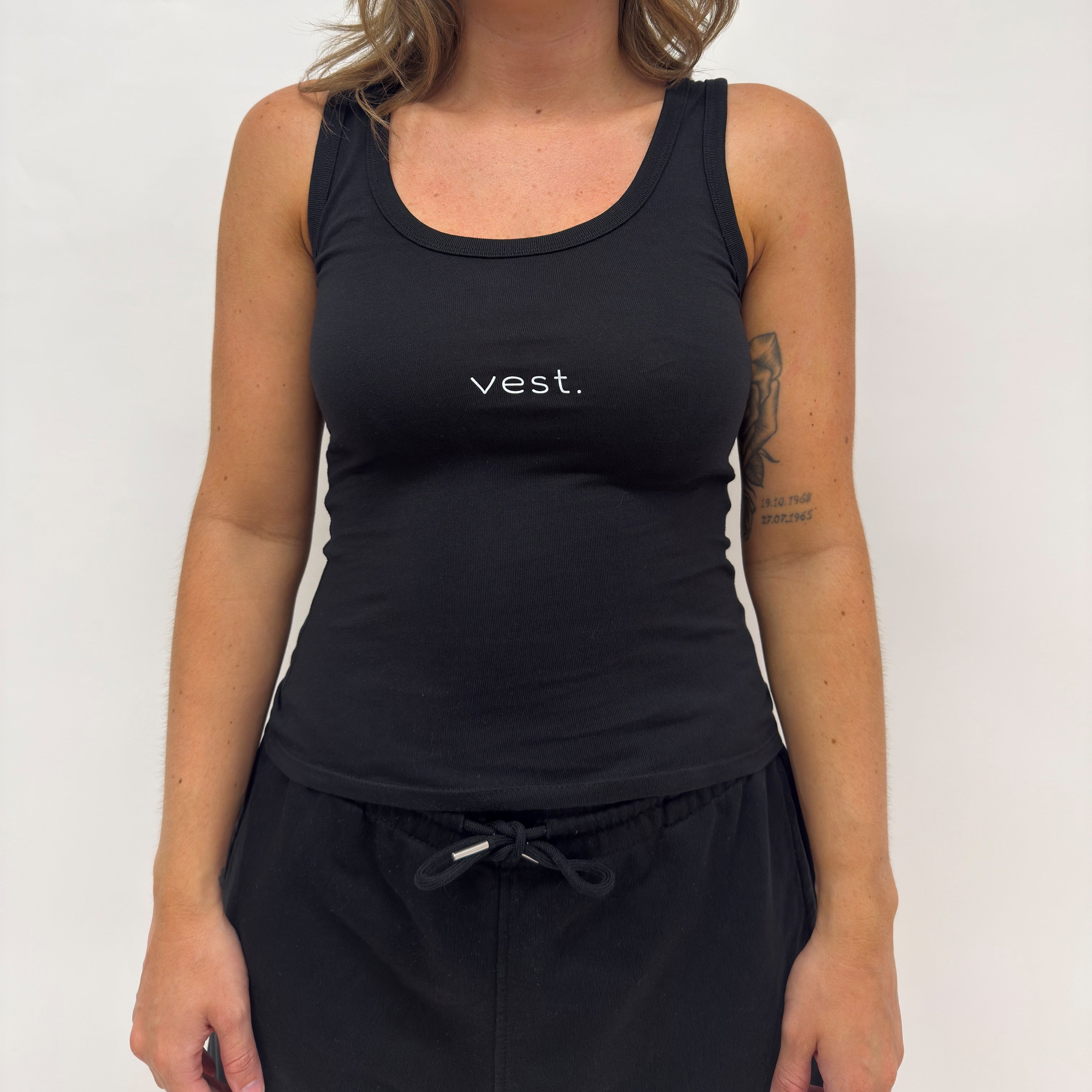 simple. fitted vest. black.