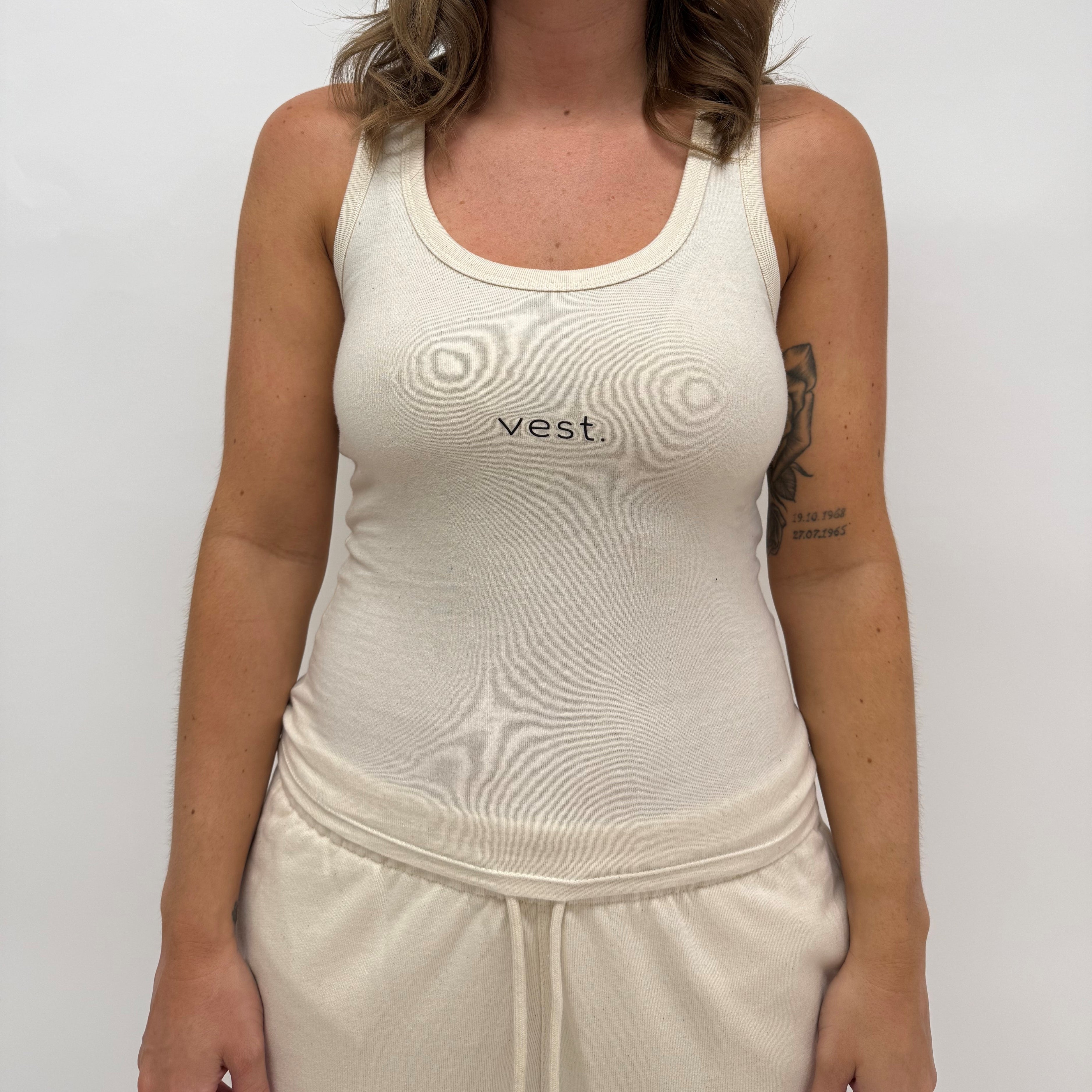 simple. fitted vest. natural-raw.