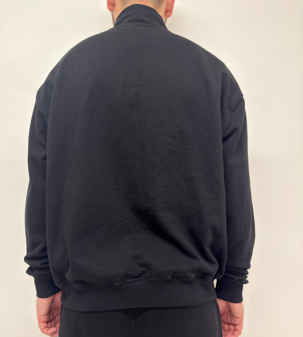 simple. heavy 1/4 zip. black.