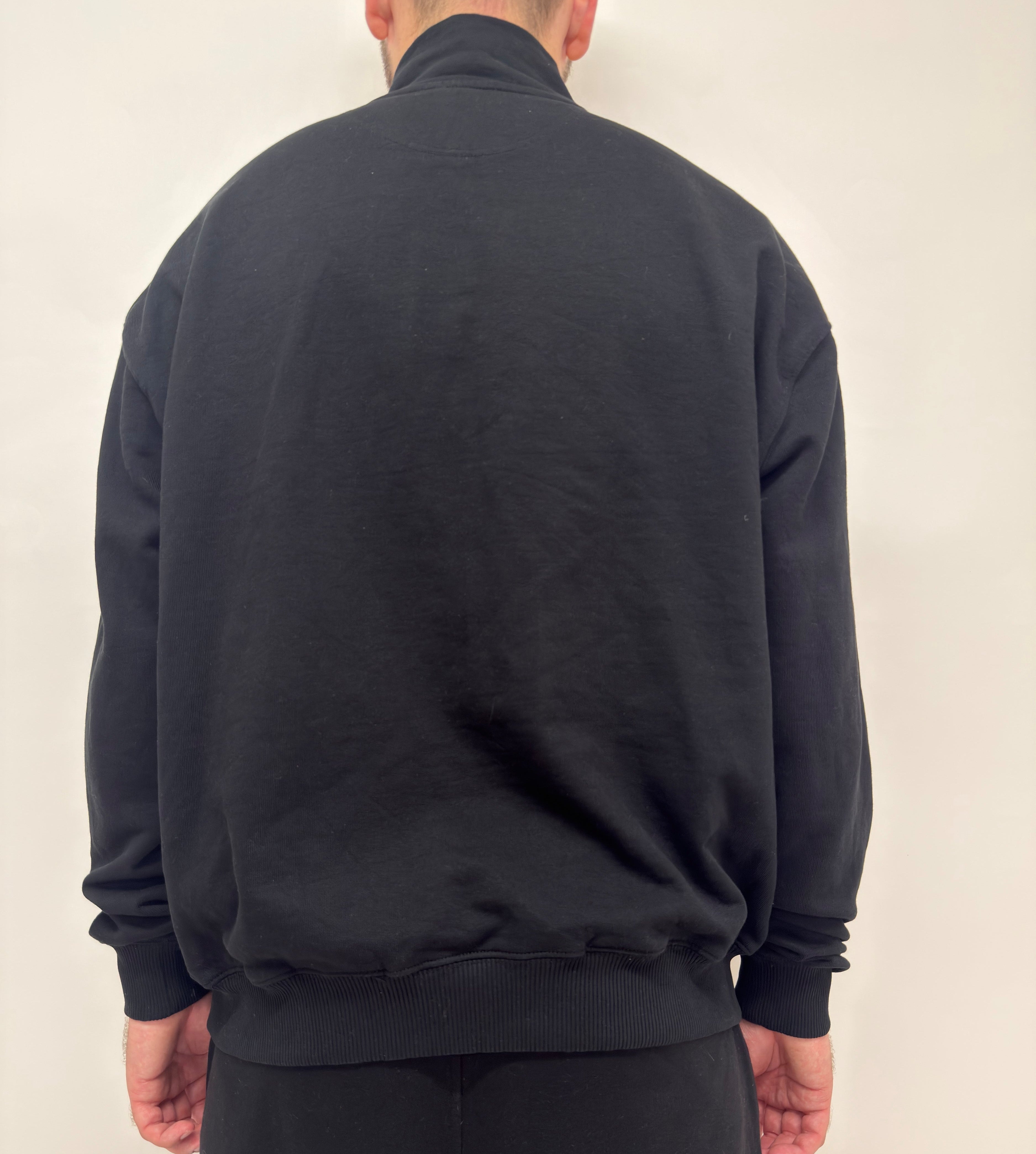 simple. heavy 1/4 zip. black.