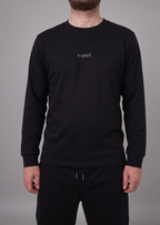 simple. long-sleeved t-shirt. black.