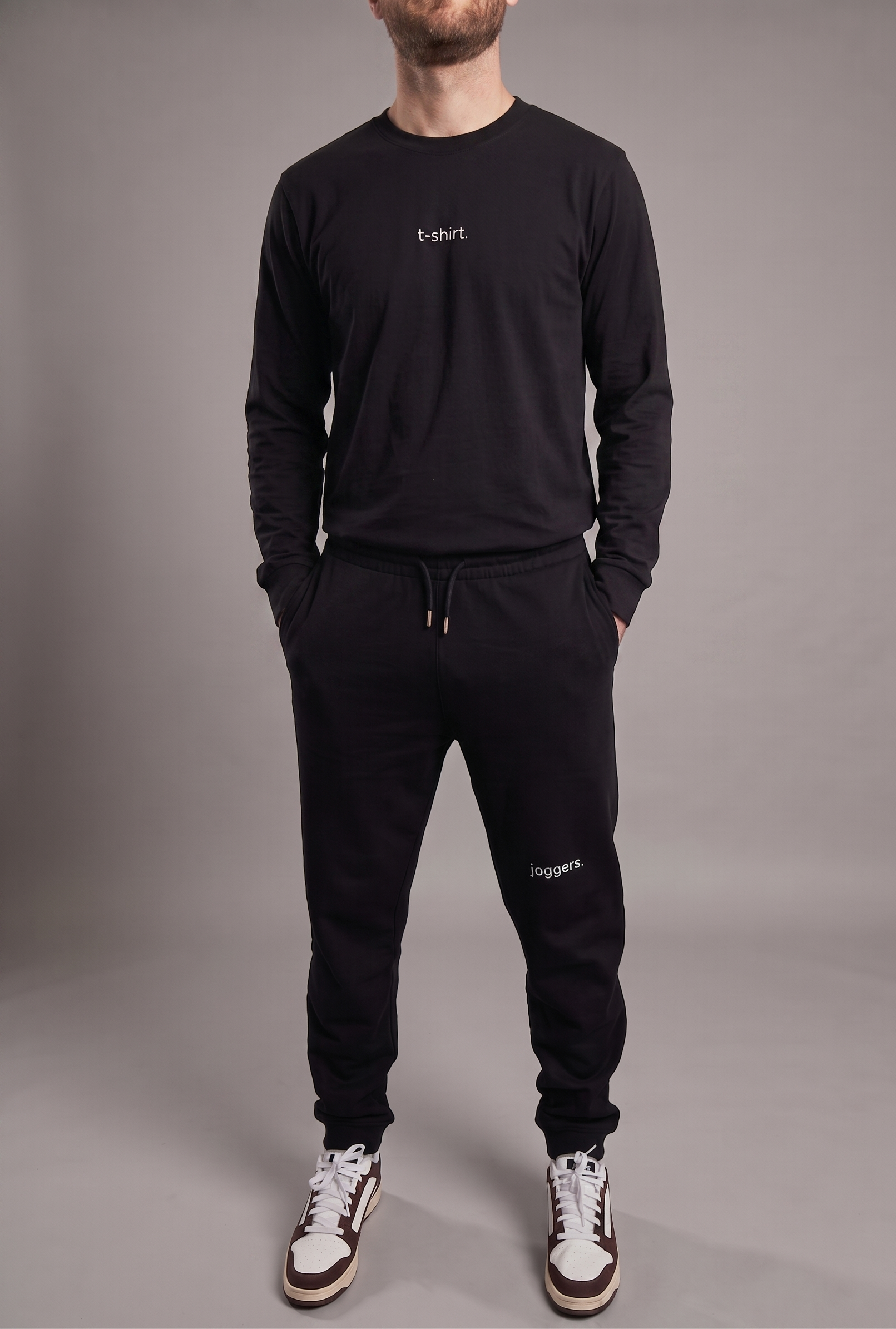 simple. long-sleeved t-shirt. black.