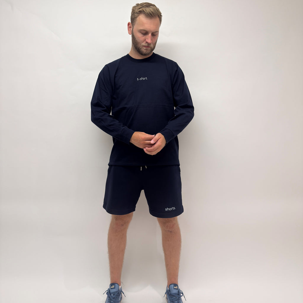 simple. long-sleeved t-shirt. french-navy.