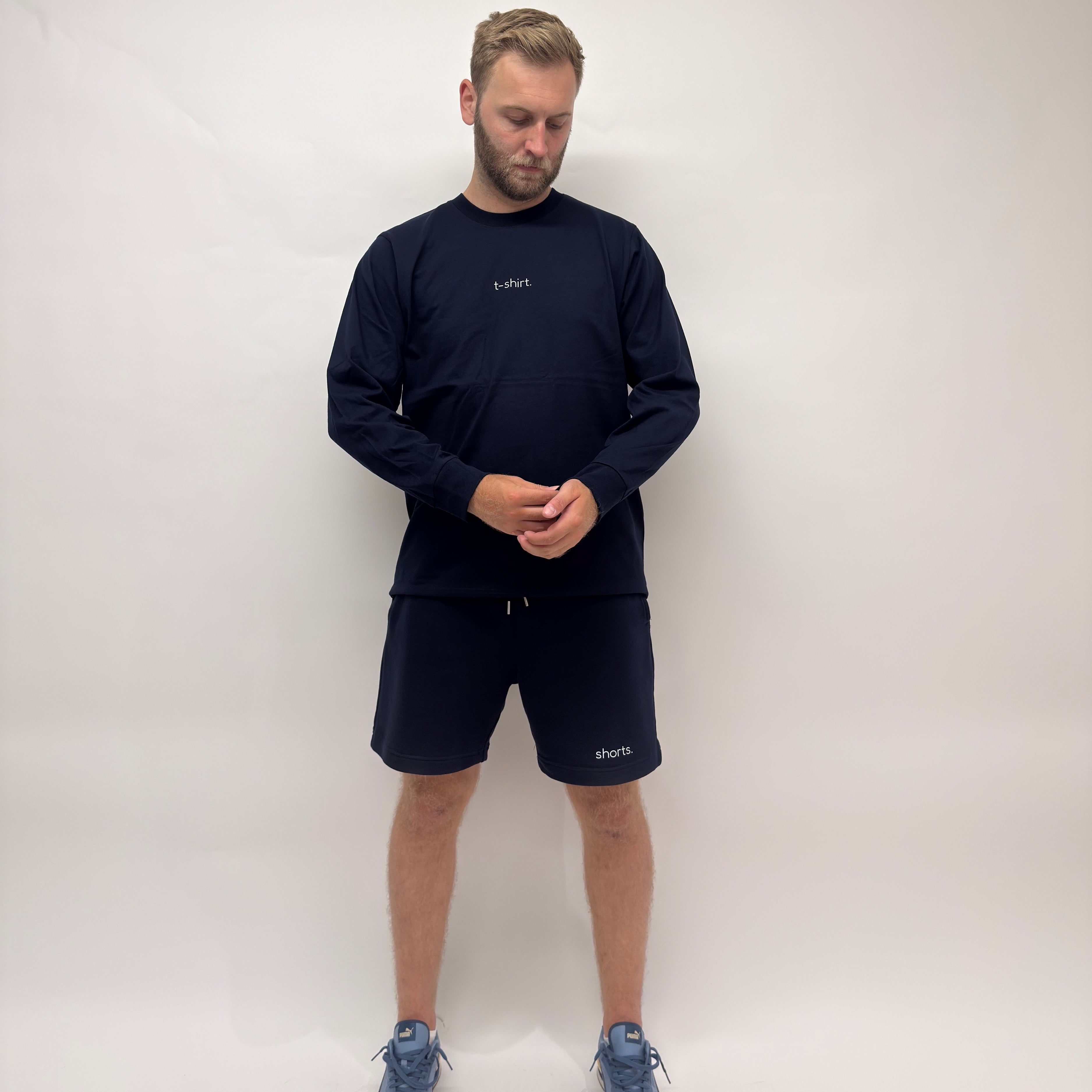 simple. long-sleeved t-shirt. french-navy.